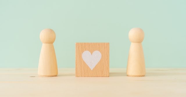 男女の間にハート